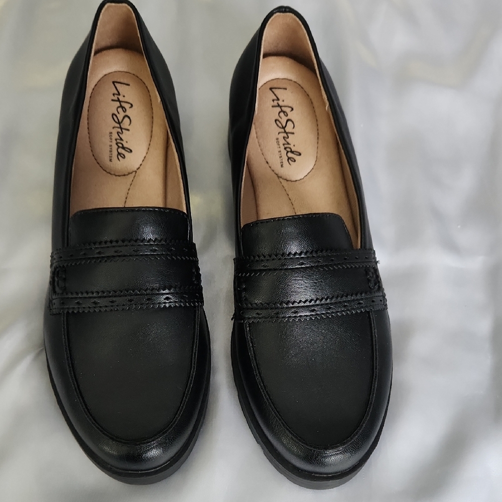 Life Stride Women's Classic Black Leather Loafers Size 8 Med